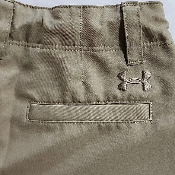 Boys Under Armour Golf Medal Play Short Set of 3 Pairs, Khaki, Size 5, PreOwned - Picture 8 of 12